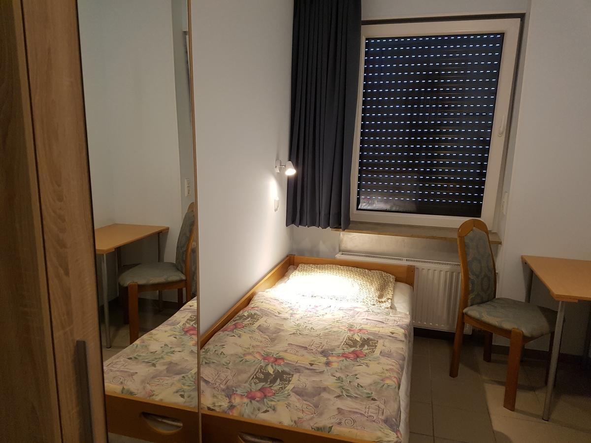 Hostel Gaestehaus Zum Padre Goch Bagian luar foto